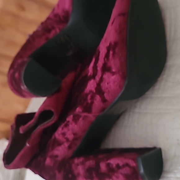 Wild Diva,  Stylish Peep Toe Slouch Ankle  Chunky Stacked Heels Bootie - Picture 3 of 7